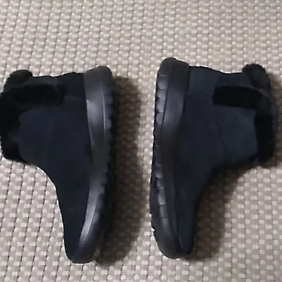 Women's Skechers Black Gen5 Fur-Lined Boots size 7 - Picture 3 of 10
